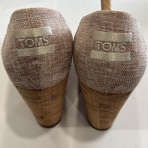 New in box Toms wedge shoes